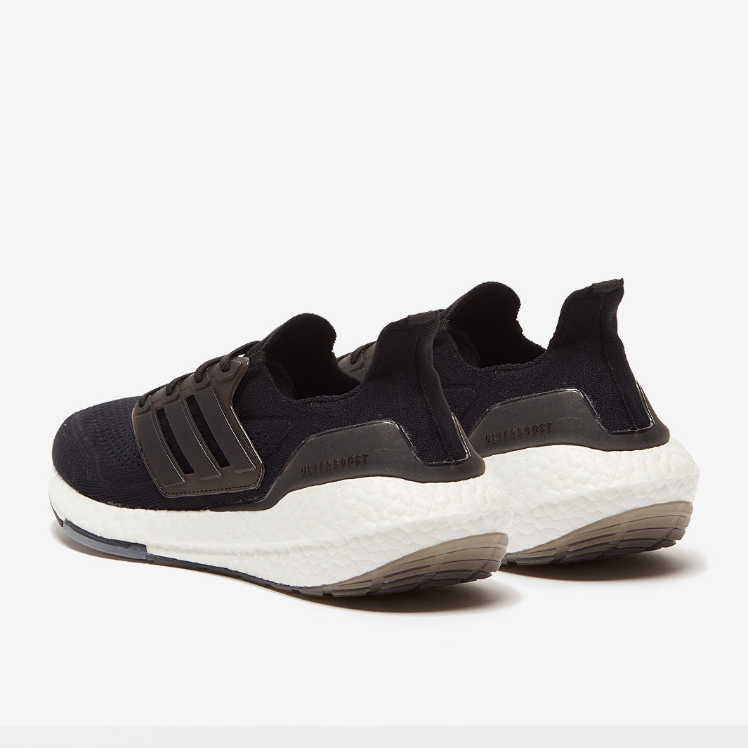 adidas Ultraboost 21